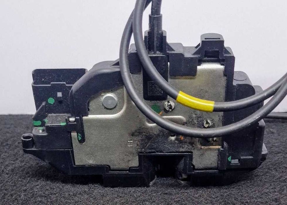 Fechadura / Fecho Porta Frente Direito 8200497604F - RENAULT KANGOO Express