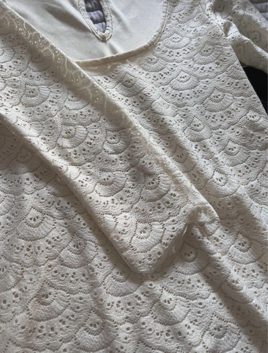 Vestido elegante creme de renda