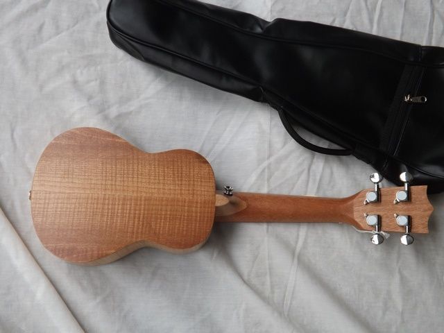 ukulele soprano de koa e kit