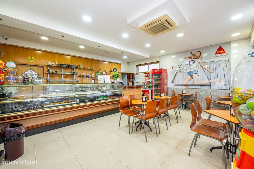 Trespasse De Pão-Quente - Confeitaria nos Altos - Maia