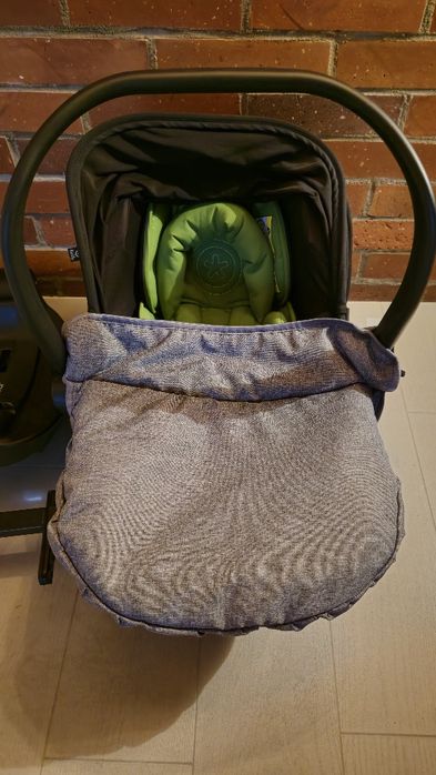 Kiddy  Evoluna i-Size 2 z bazą IsoFix 0-13Kg + akcesoria