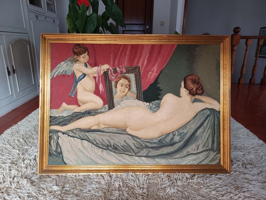 Quadro com bordado da ilha da Madeira e moldura em madeira