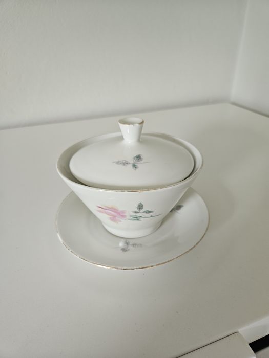 Porcelanowa cukiernica i talerzyk Chodzież