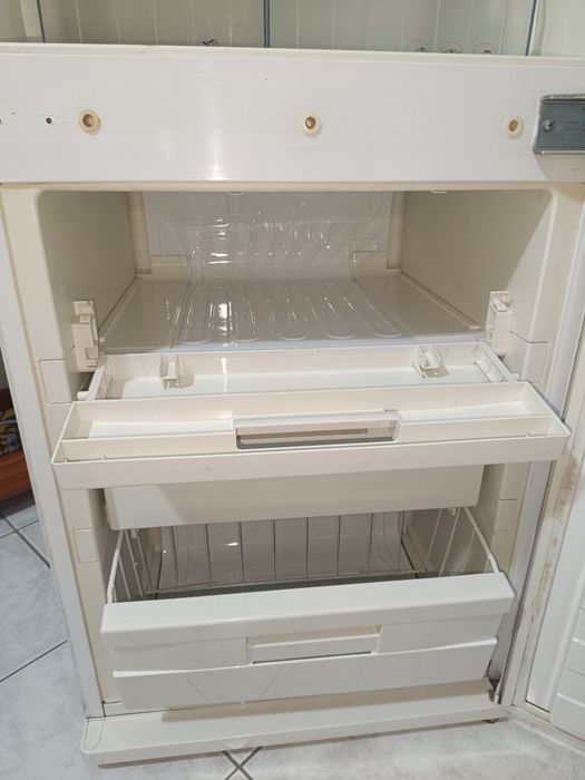 Frigorífico combinado de encastre (Teka)
