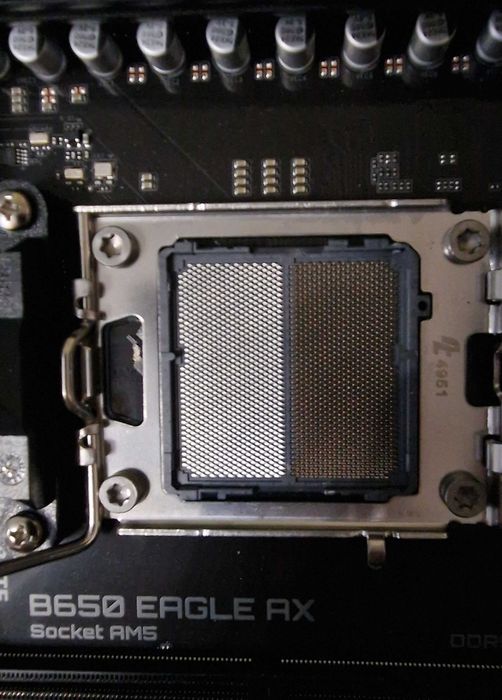 Материнська плата AM5 сокет Gigabyte B650 Eagle AX . Amd B650