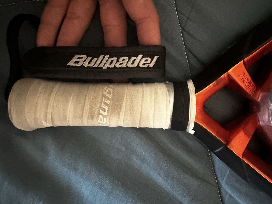 raquete Padel profissional Bullpadel edição Juan Tello (assinada)