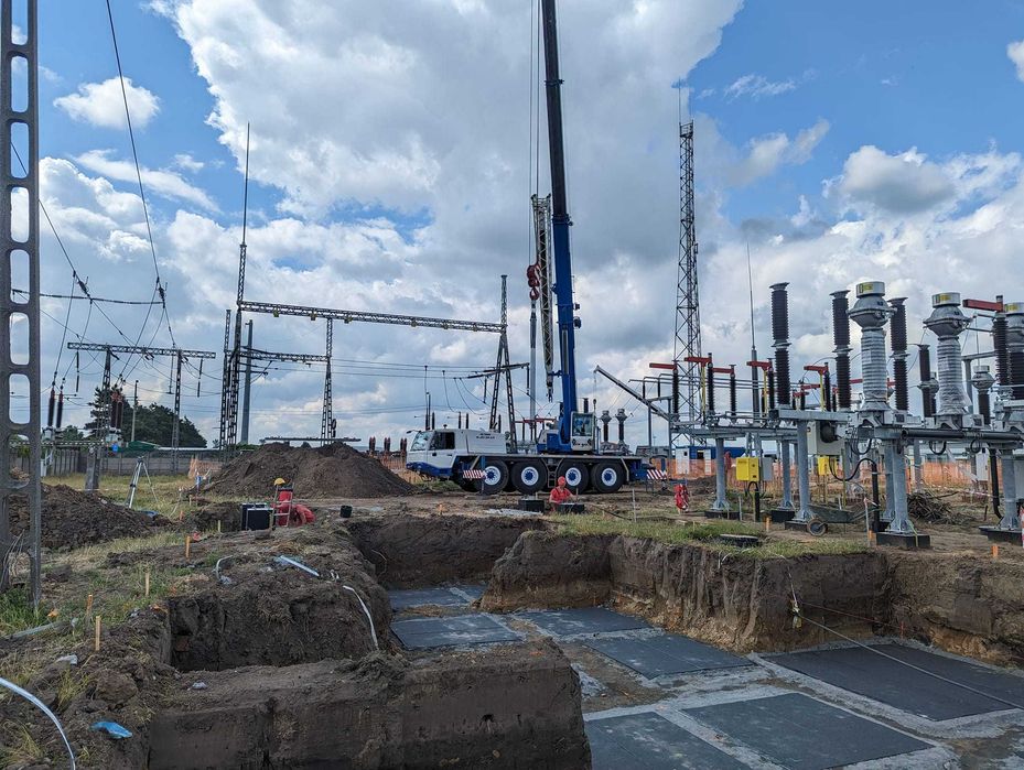 Usługi dźwigowe ,usługi żurawiami samojezdnymi,dźwig,żuraw 110 ton