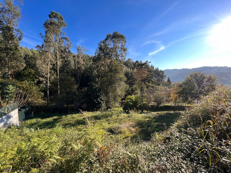 Terreno urbano para construção no centro de Atães, Guimarães - 2000m2