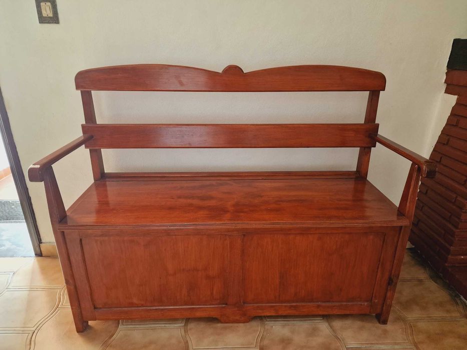 Baú de madeira - formato 'banco'64575282717314121