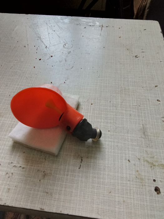 Поїлки для курей