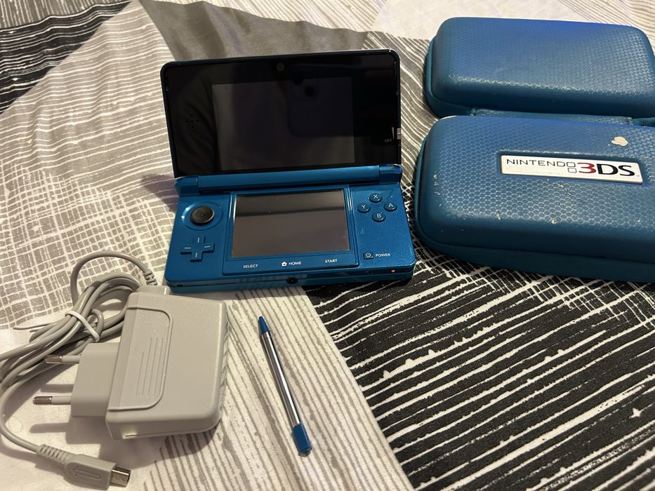 Nintendo 3DS Azul – Bom estado + acessórios e jogos