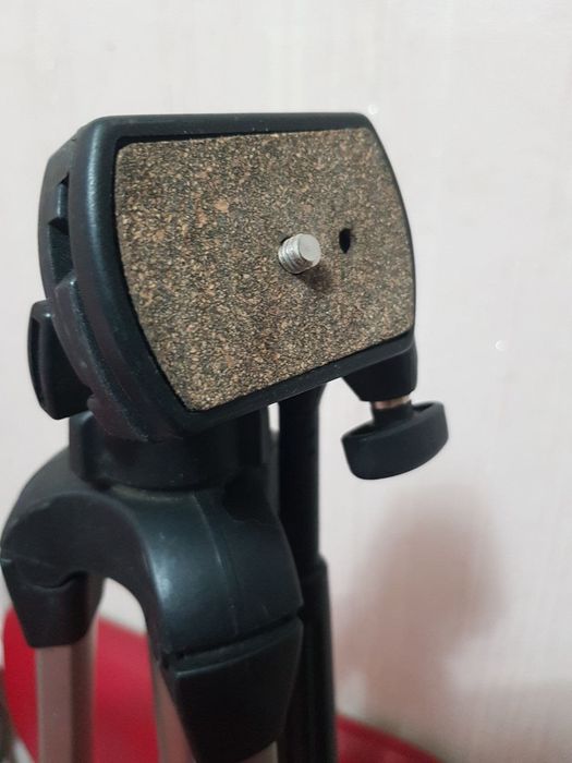 Трипод для фото-,відеокамери  Quantaray  QSX 2001