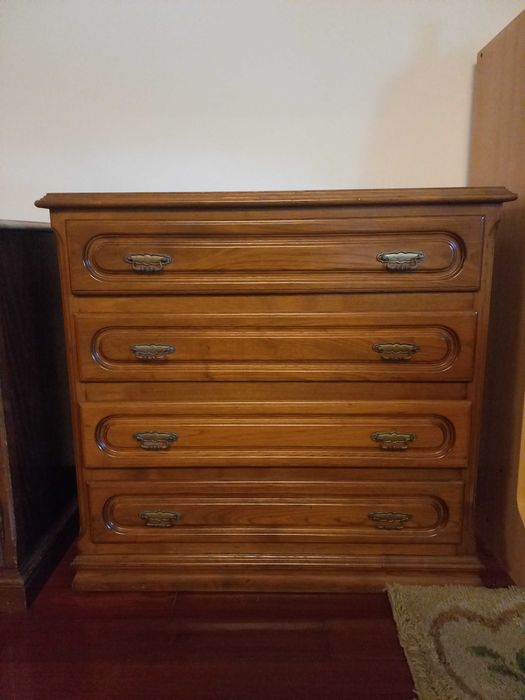 Quarto completo em madeira de castanho