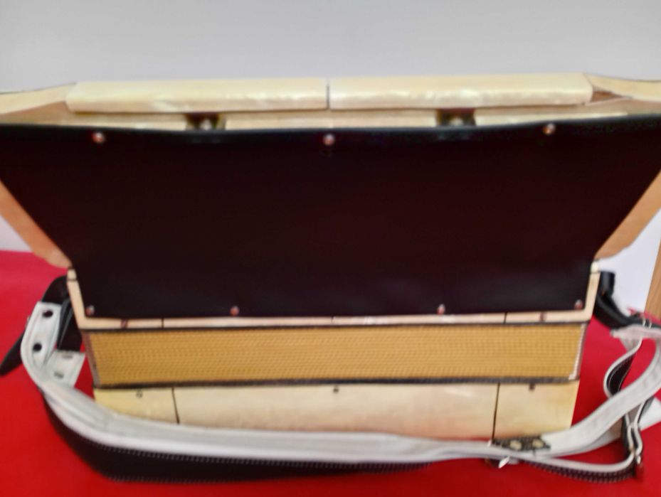 Sprzedam  akordeon  Hohner  1055