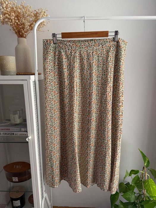 Zwiewna spódnica w kwieciste wzory plus size floral print