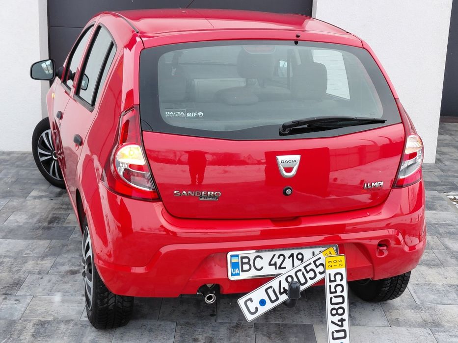 Продаєця Dacia Sandero 1.4 бензин 2009 рік