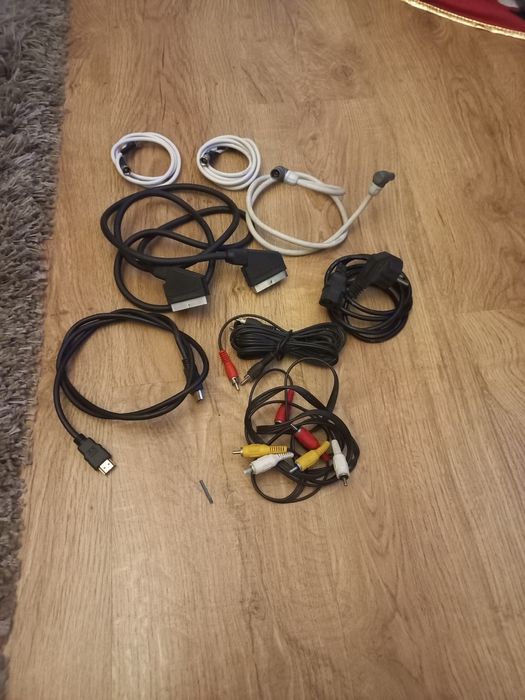 Cabos electrico. Todos 5 euros. Alguns mais caros. Sempre util.