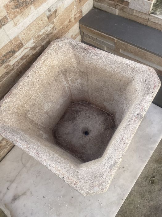 Vaso em pedra em bom estado