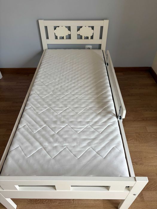 Cama +  colchão de criança