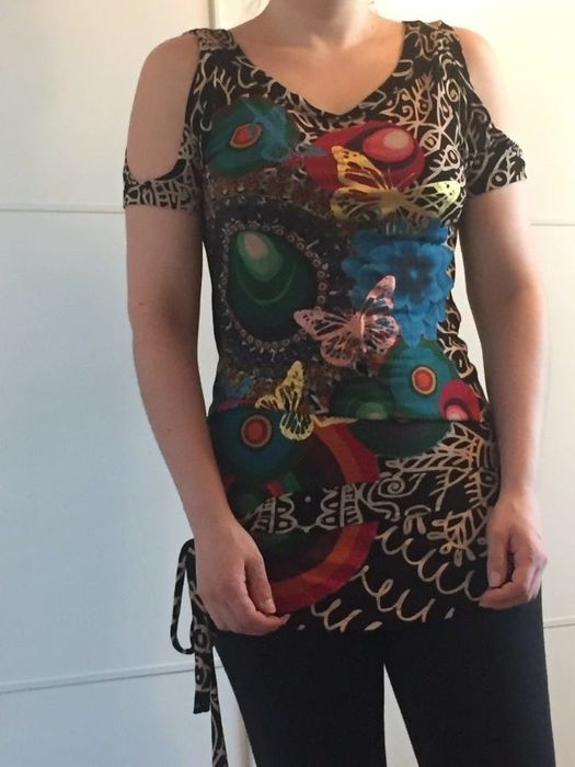 Жінлча гарна футболка туніка