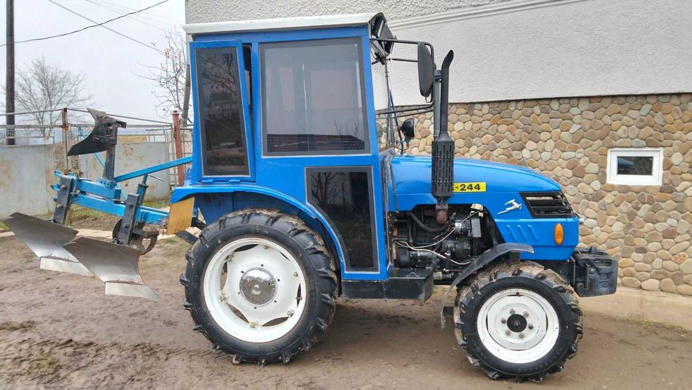 Трактор DongFeng 244