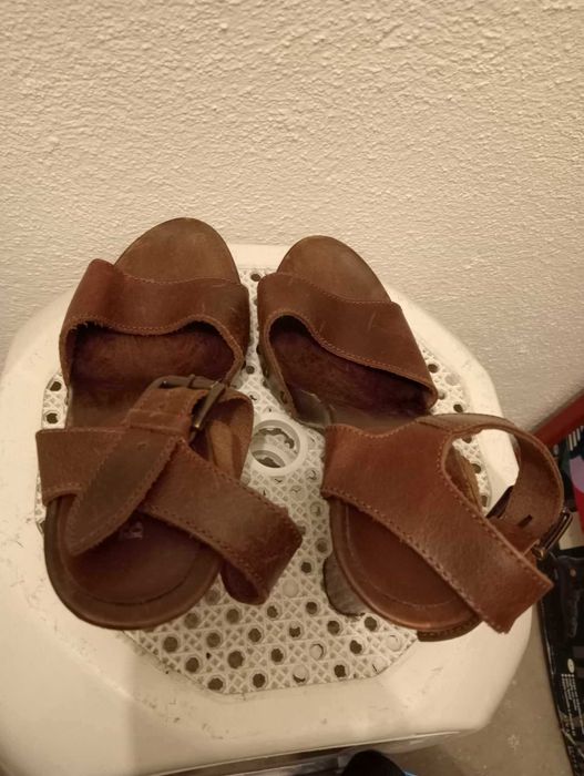 Sandálias de pele Como Novas