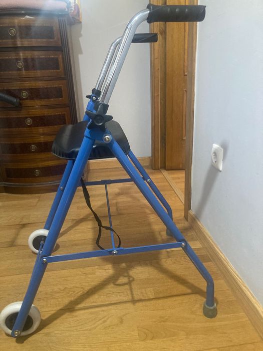 Andarilho novo com rodas