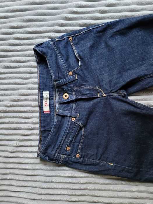 Granatowe dopasowane dżinsy levis r.27/34
Założone