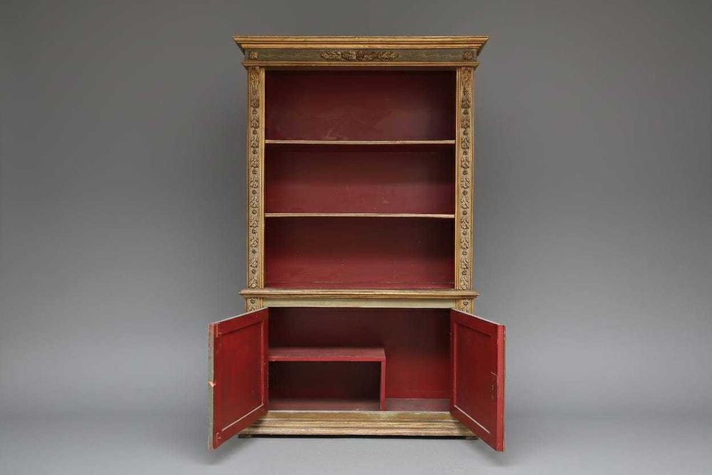 Estante antiga ou livreiro em madeira. Vendo pela melhor oferta