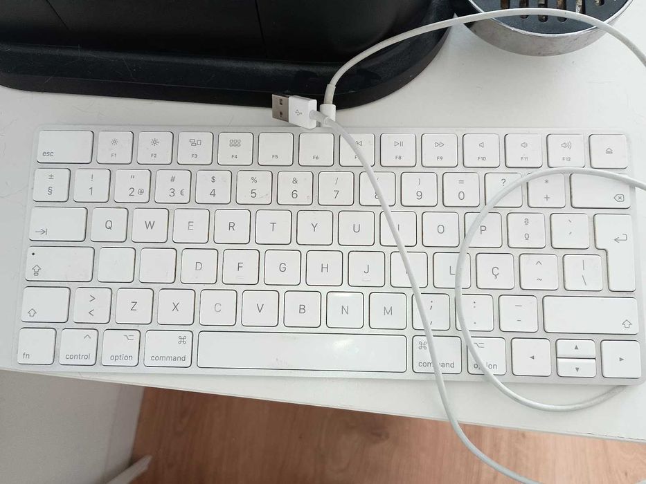 Magic Keyboard Apple Português com Bluetooth