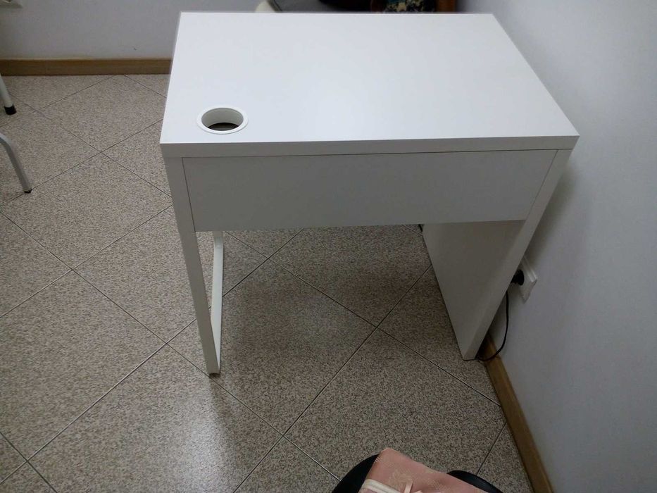 Secretária com gaveta Ikea