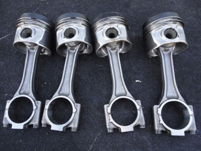 Поршня з шатунами 1.6 TDI CAYC VW Skoda 03L105401A 03L107065J