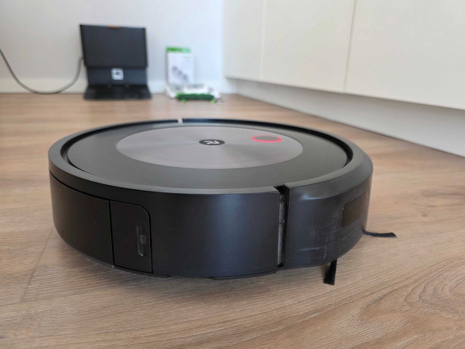 iRobot Roomba j7+ Aspirador Robot Base Auto-Esvaziamento - Bom Estado