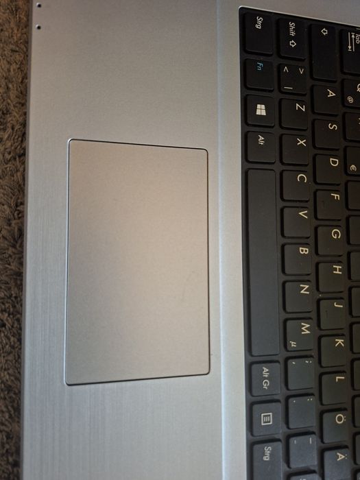 Laptop Medion 17cali i3 6gen ssd 120GB