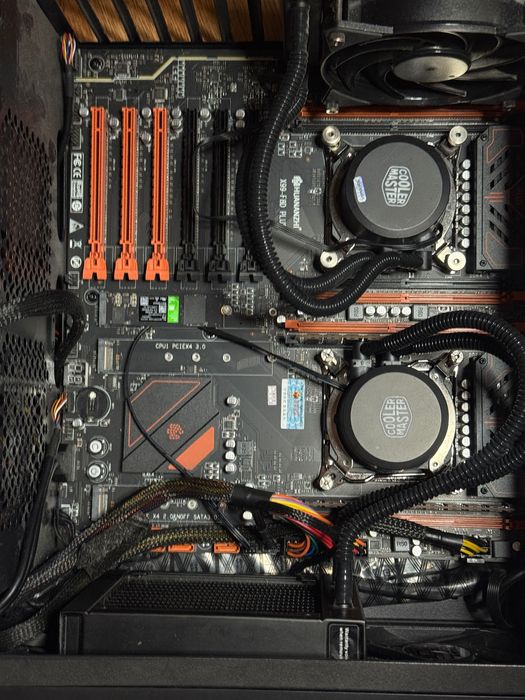 płyta główna z 2 procesorami i karta graficzna