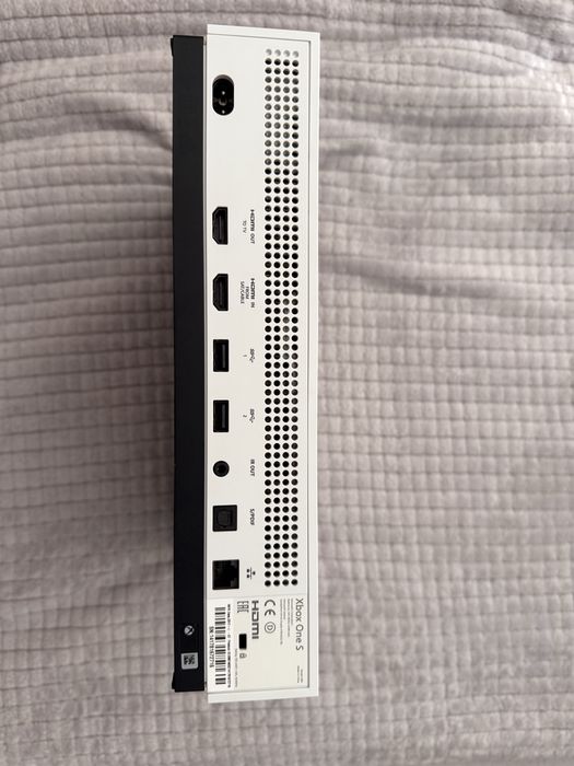 Xbox One S + Jogos + Comando