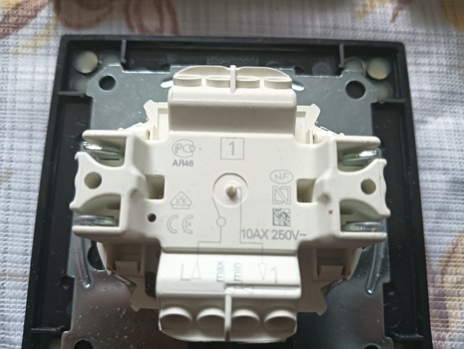 Włączniki do światła i mikrofon