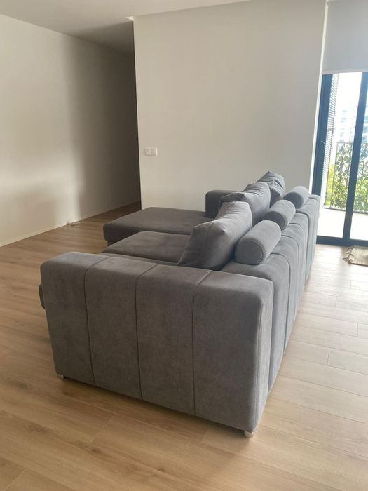 Sofá chaise longue cinzento confortável