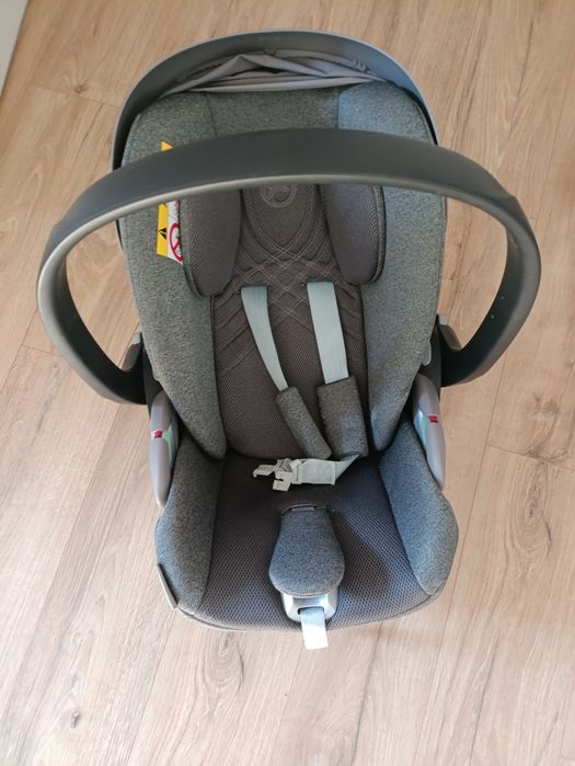 Łupina pierwszy fotelik samochodowy Cybex Cloud T i-size