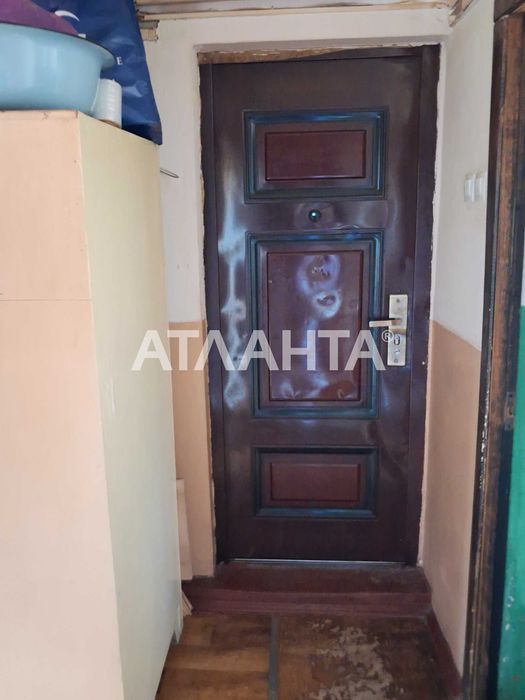 Комната 23,5 кв. в коммунальной квартире на среднем этаже в Лузановке.