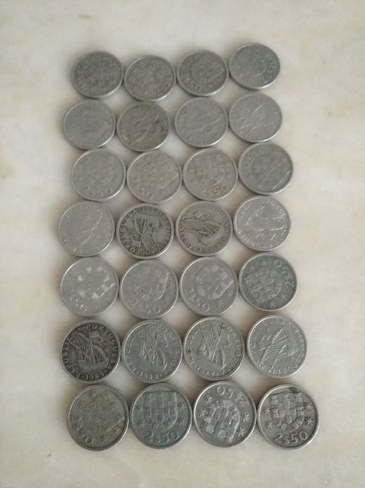 Várias moedas muito antigas