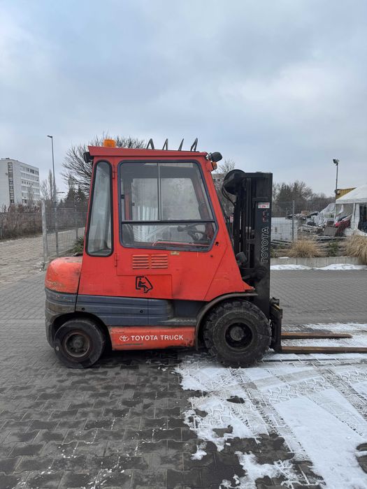 Wózek widłowy Diesel Toyota 6FDF25 | Triplex | Kabina