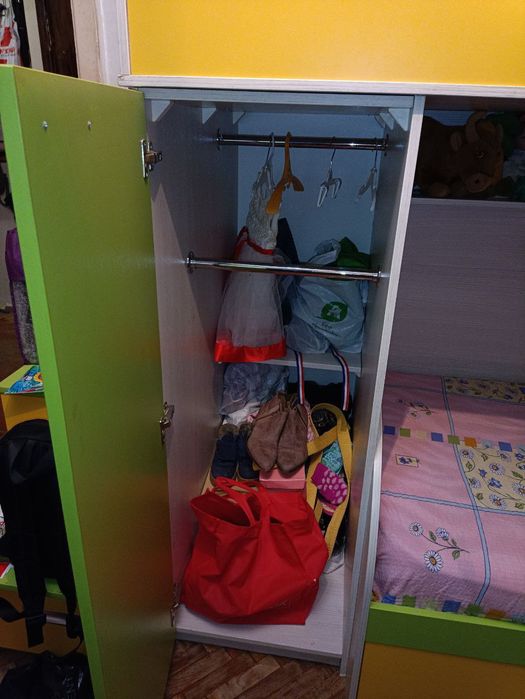 Продам 2х ярусную кровать и стол