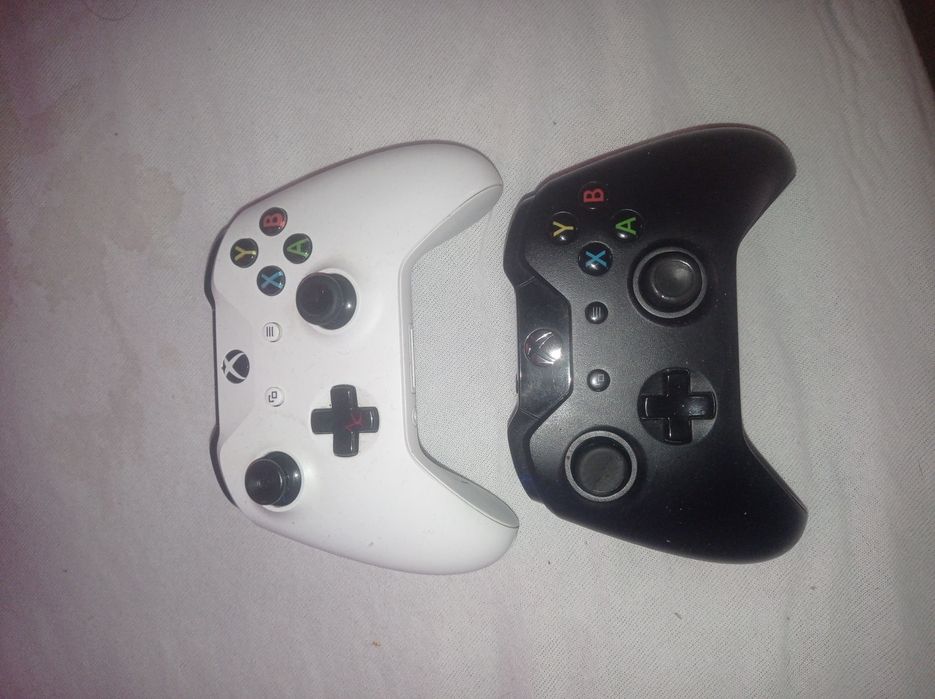 Xbox one com 2 controles e jogos