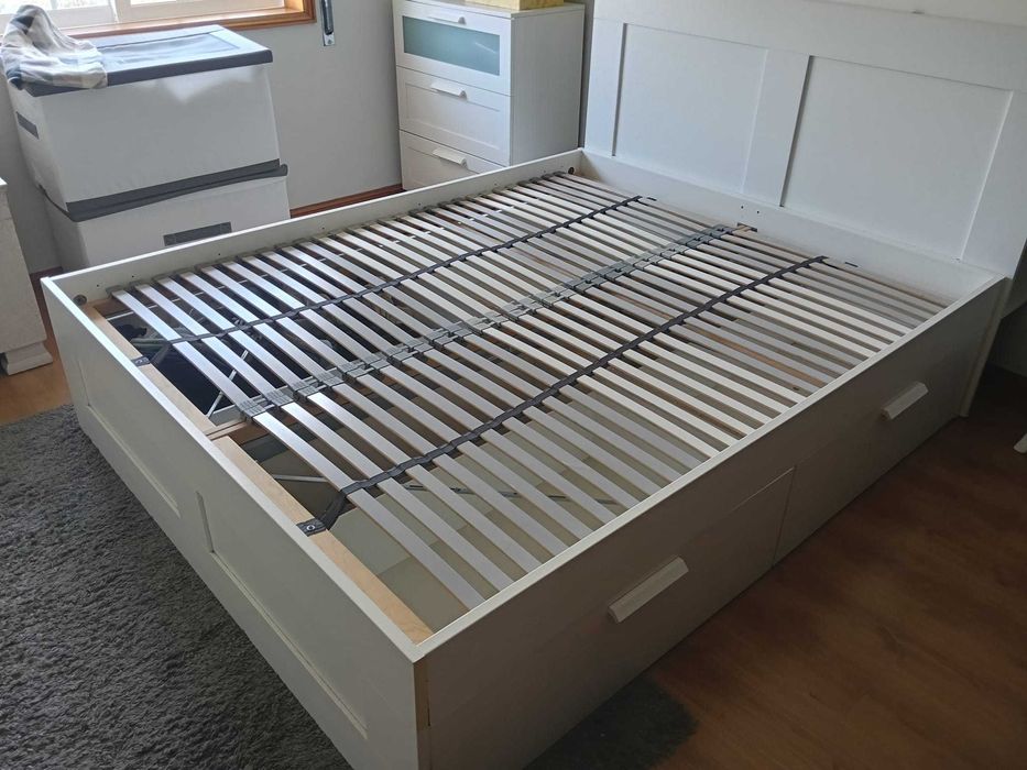 Estr. cama c/arrumação e cabeceira IKEA