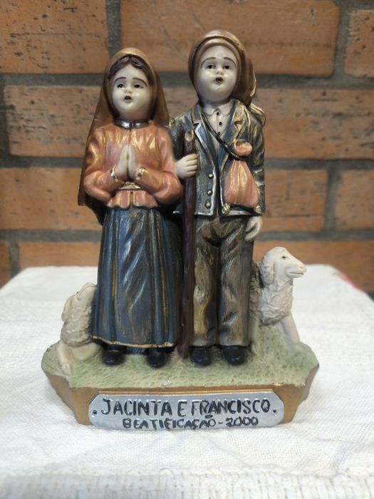Estátua de Jacinta e Francisco: Beatificação 2000