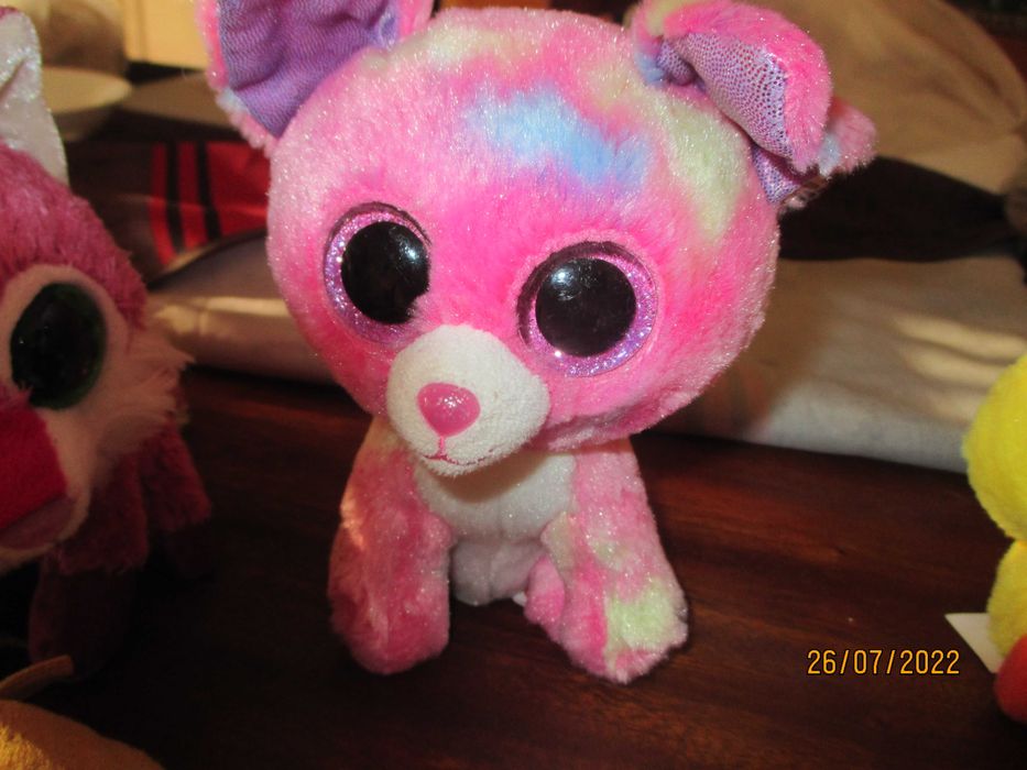 8 pequenos peluches