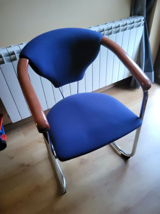 Krzesło biurowe niebieskie