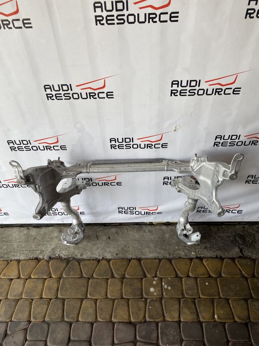 Подрамник підрамник балка мотора двигуна  Audi A4 B8 / A5 12-16 рік