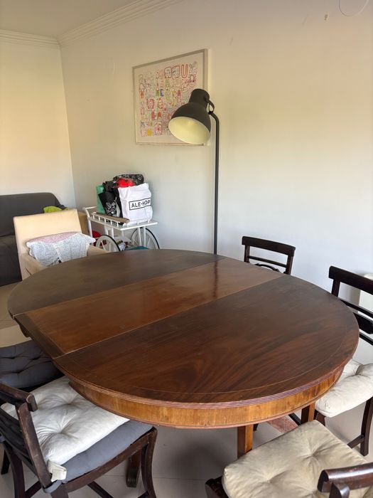 Mesa com 6 cadeiras